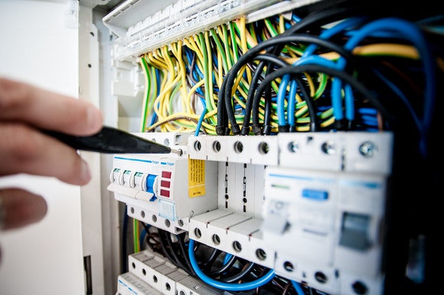 The Difference Between an Electrician and an Electrical Contractor